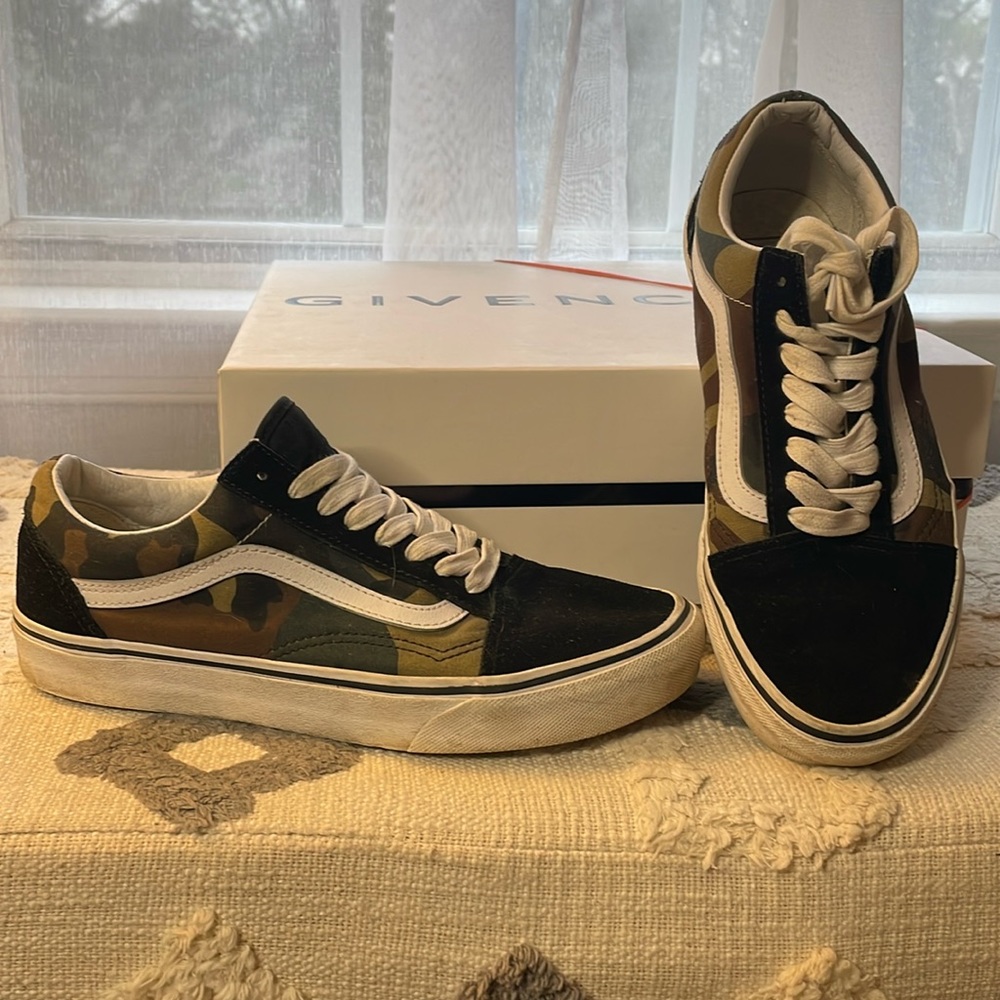 VANS 🛹 Old Skool Camo shoes (SZ 9.5 Women/8 Men)